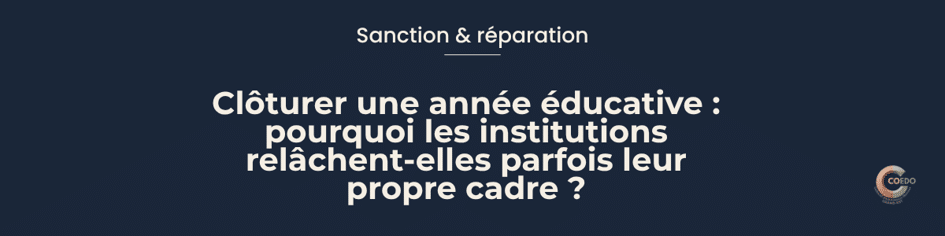Professionnels échangeant en équipe éducative à la fin de l'année scolaire. L'illustration représente la cohérence du cadre éducatif, la continuité institutionnelle, la réflexion autour des sanctions et la préparation de la transition estivale dans un établissement social ou médico-social.