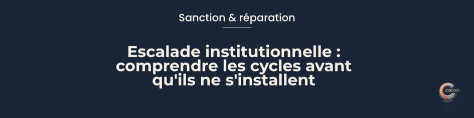 Illustration représentant un jeune et plusieurs professionnels engagés dans une succession d'interactions éducatives. Les échanges semblent progressivement s'intensifier tandis que des boucles symboliques relient les différents acteurs, illustrant la construction d'un cycle d'escalade. L'image évoque la lecture systémique des situations, les réponses institutionnelles, les mécanismes de renforcement réciproque et la nécessité de restaurer un cadre éducatif cohérent avant que les tensions ne deviennent durables.