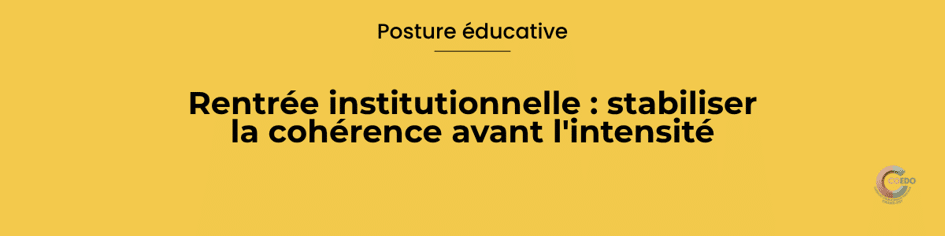 Équipe éducative préparant la rentrée autour d'une table de travail, avec un cadre présentant une vision commune et des repères partagés. L'illustration symbolise la préparation stratégique d'une rentrée institutionnelle, la clarification des priorités et la construction d'une cohérence durable avant l'intensité de l'année.